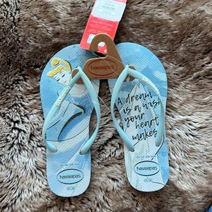 NWT - Havaianas - Disney Cinderella Flip Flops - Womens 7/8